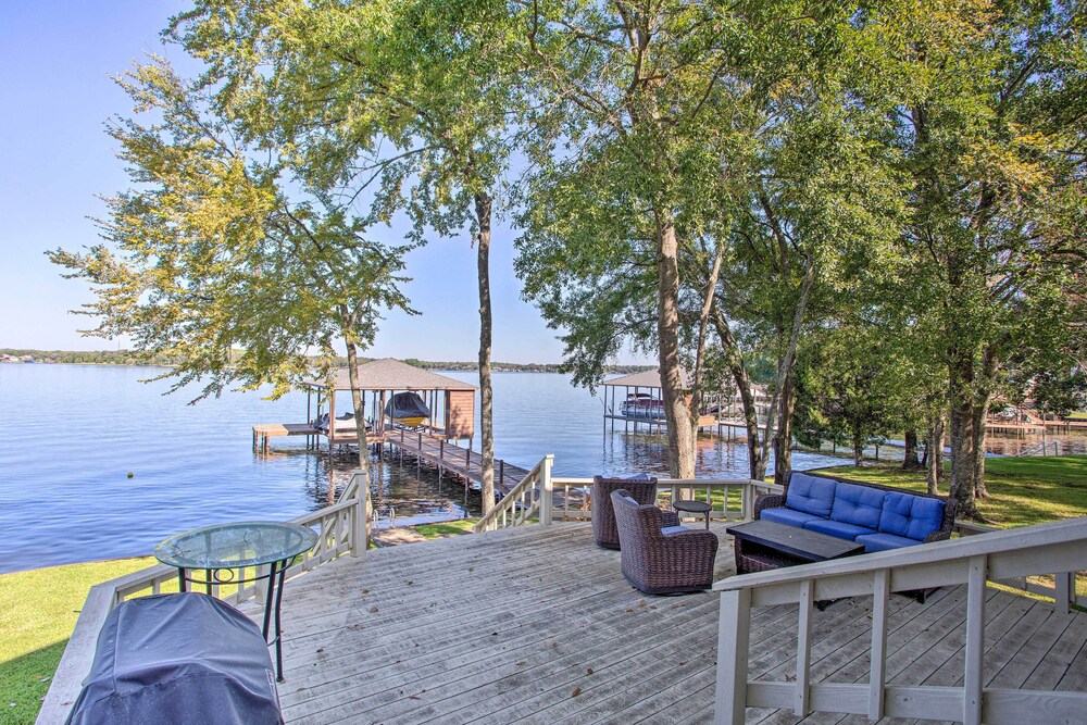 Cedar Creek Lake Home w/ Deck & Fire Pit! view 4