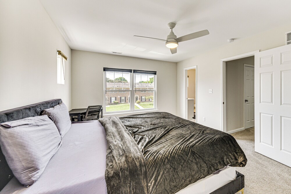 Walk to Dining: Sleek Hampton Home w/ Deck!