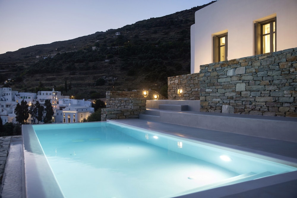 Houses G Y in Kardiani Tinos