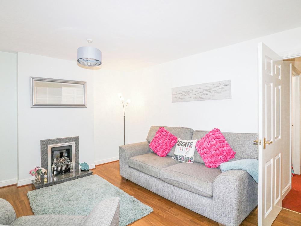 6 Fidlers Close