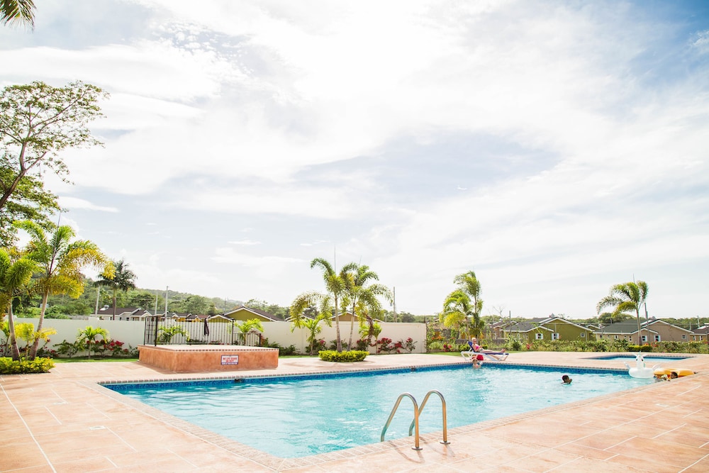 Ocho Rios TaylorMade Vacation Villas