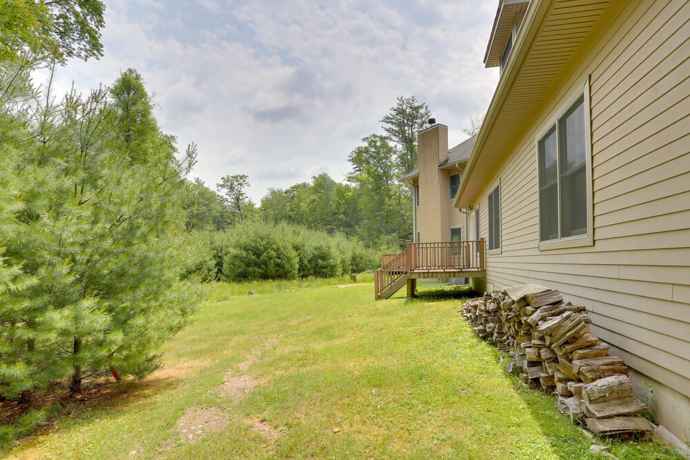 Glen Spey Home w/ Grill ~ 5 Mi to Delaware River view 3