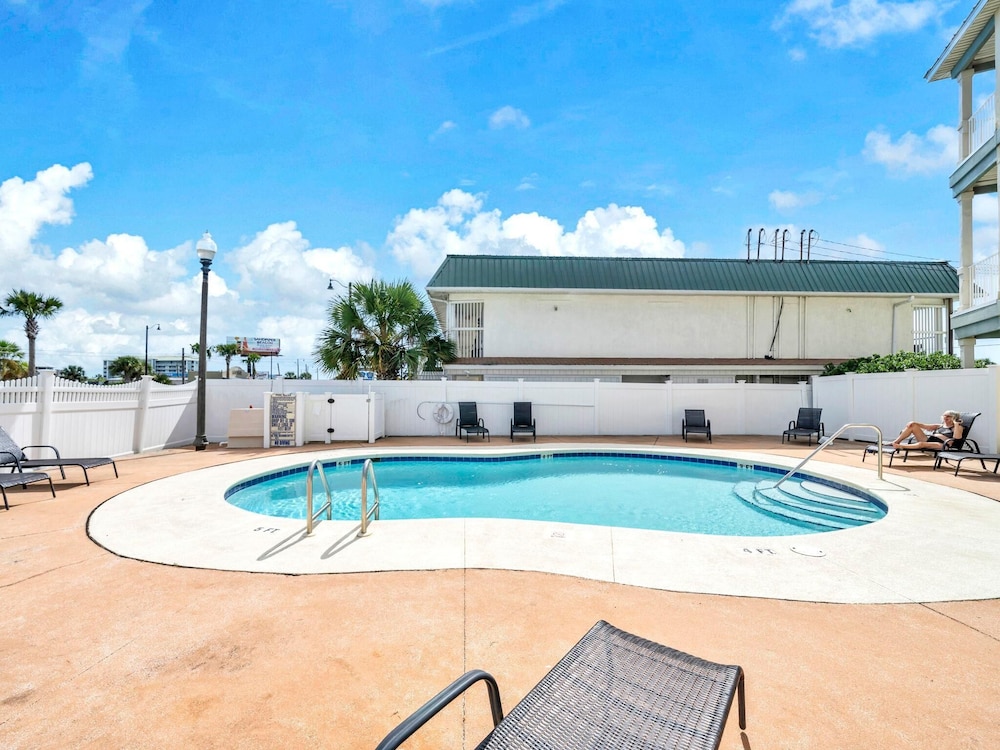 Livin' La Villa Loca