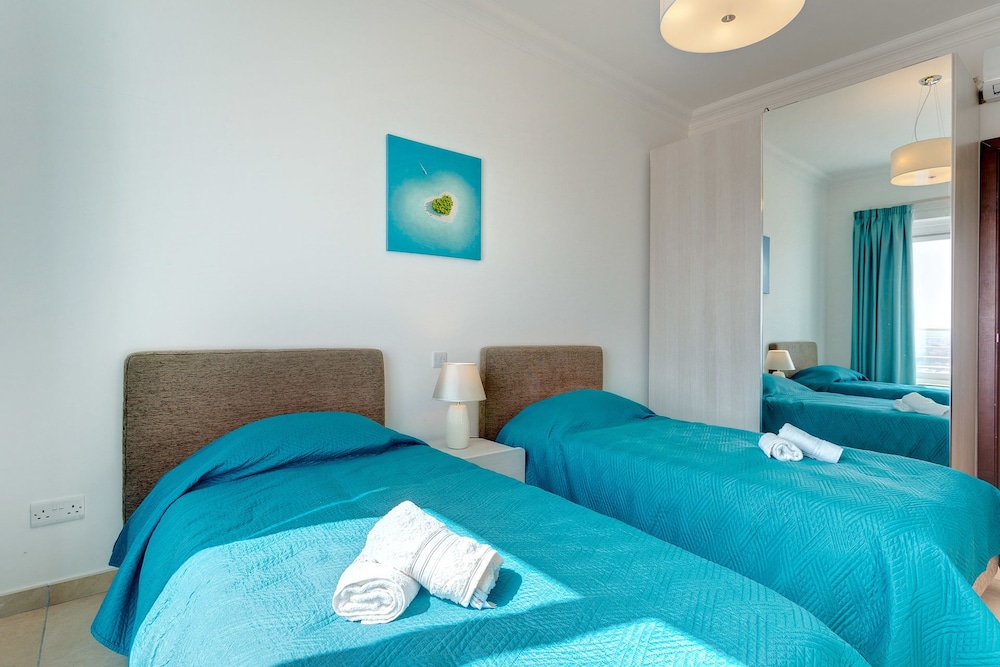 Seafront LUX Apartment wt Pool, Upmarket Area view 5
