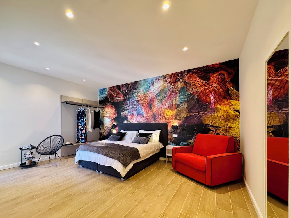 YourHome - Il Pino Rooms & Apartment