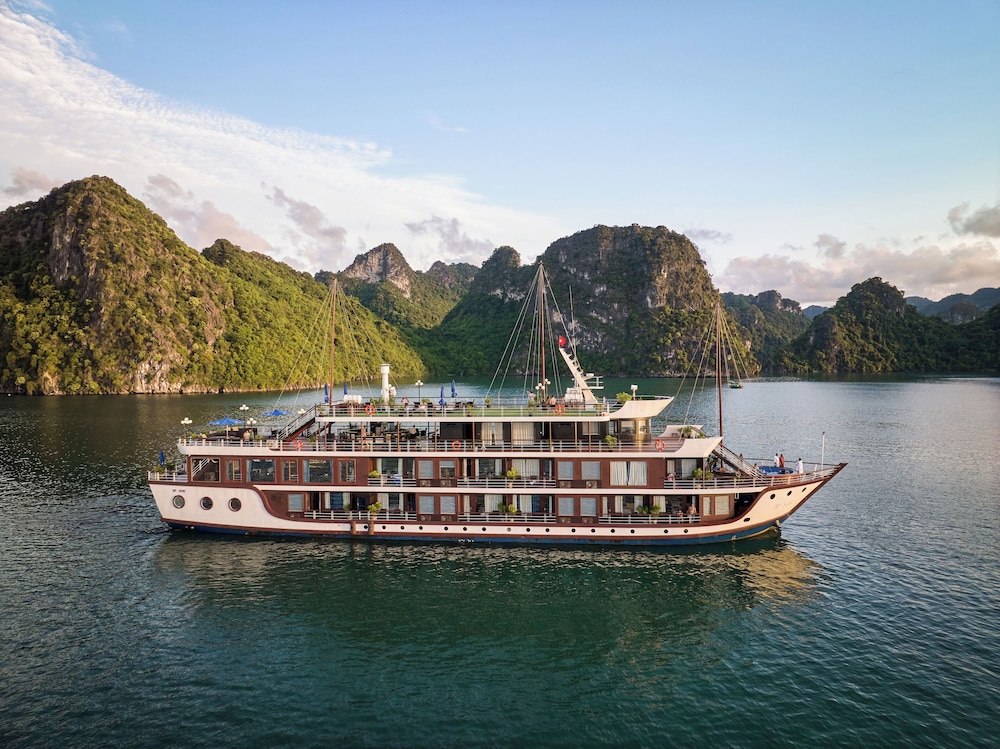 Rosa Boutique Cruise