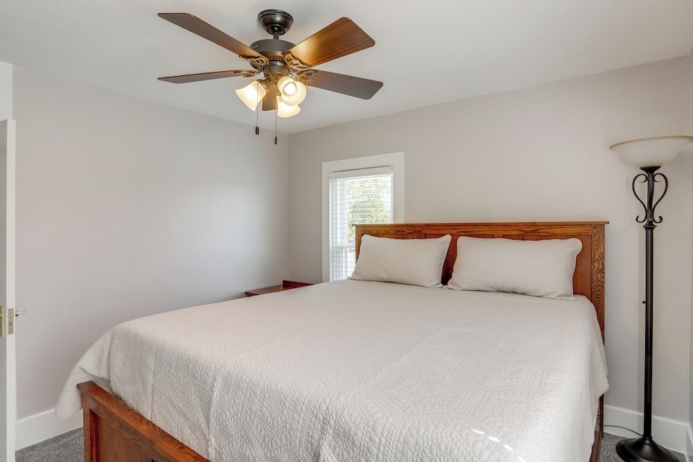 Walk to Lake Erie: Spacious Home in Sandusky!