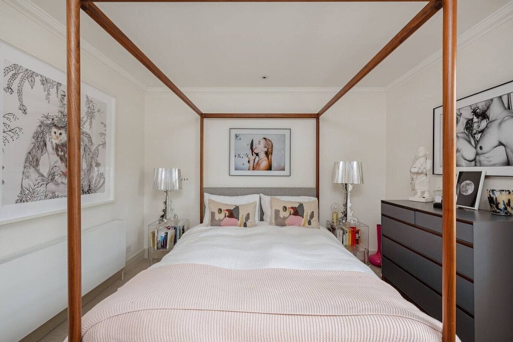 3-bed Home w Private Parking Fairytale Garden