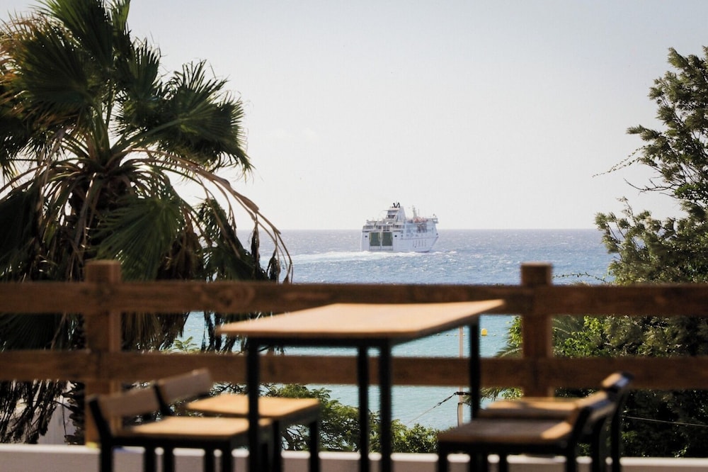 Ocean Nomads Hostel