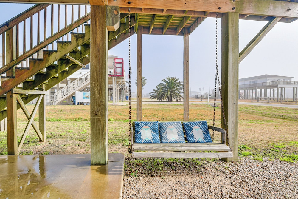 Walk to Gulf: Surfside Beach Home w/ Deck