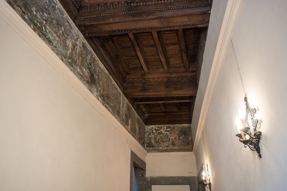 Wonderful Apartment With Balcony In Piazza Margana