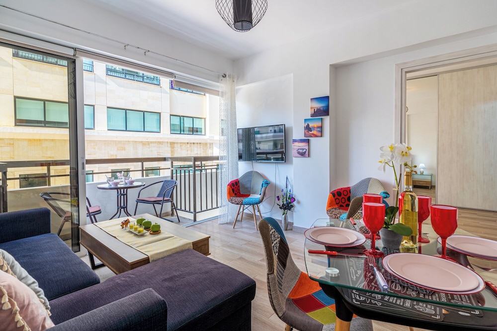 Berries 1-BR Apt in Larnaca