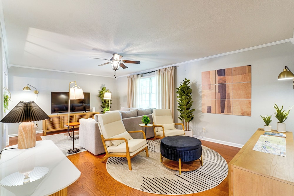 1 Mi to Dtwn: Quiet Retreat w/ Yard in Clinton