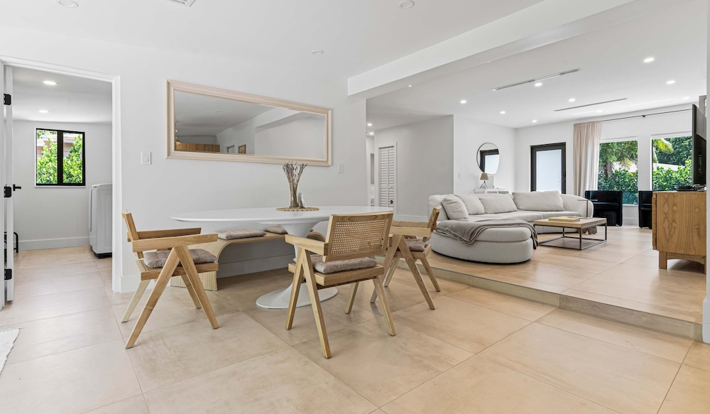 Casa Siesta Modern by Design District Hot Tub