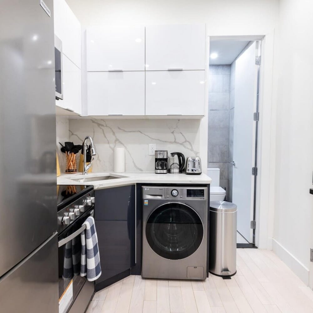 317-1an - New Modern 1BR W D Walk to Central Park