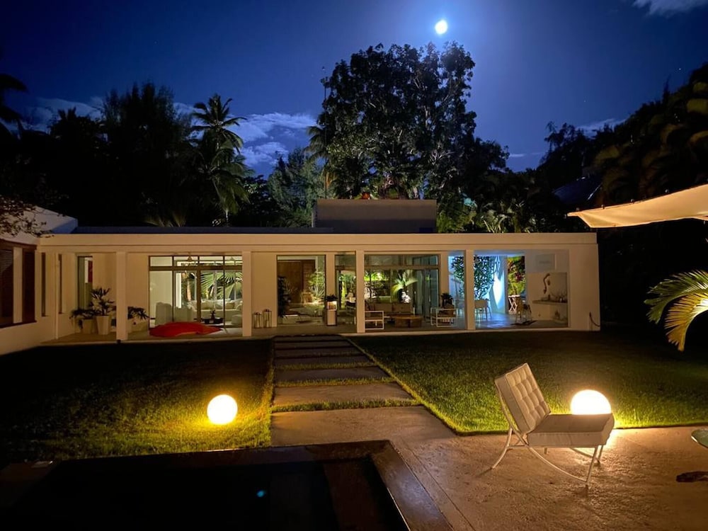 Villa Joyosa- Las Terrenas Beachfront Villa
