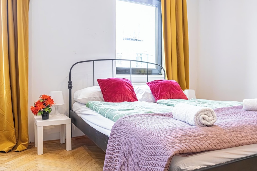 Cozy 4BR Apt Garden Close to Danube