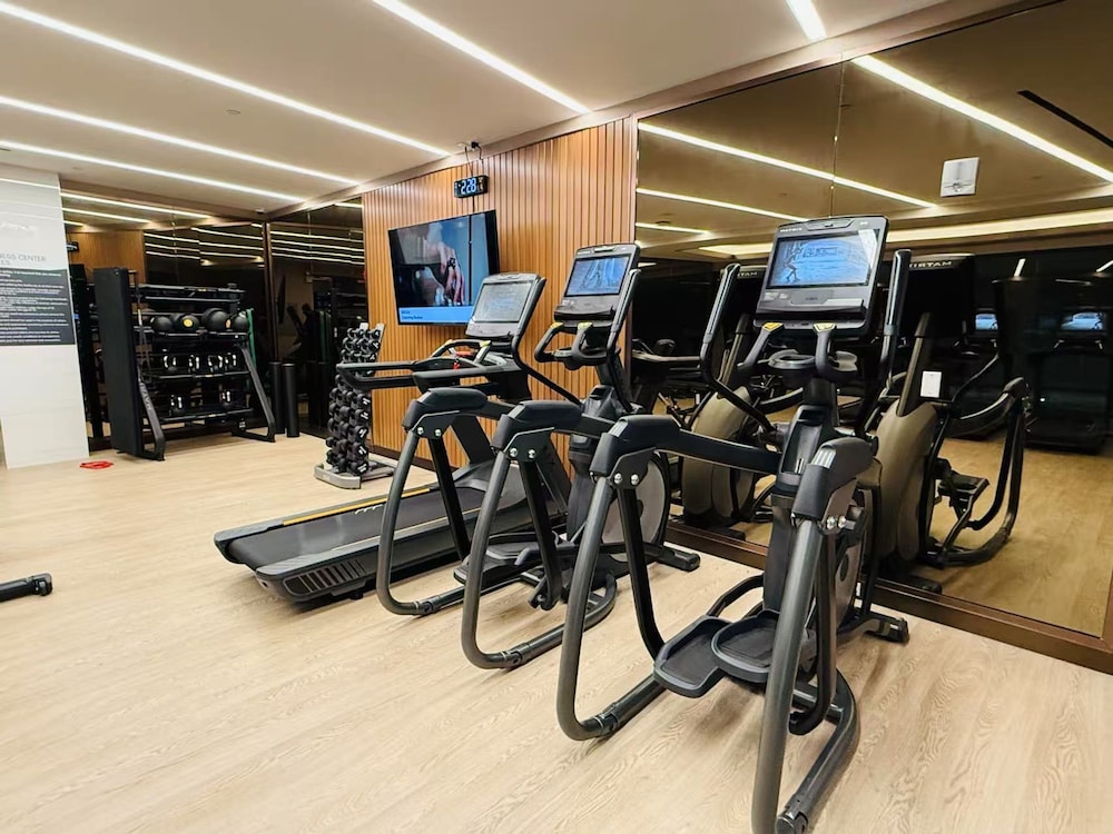 New Luxury Penthouse w Pool Gym in Flushing