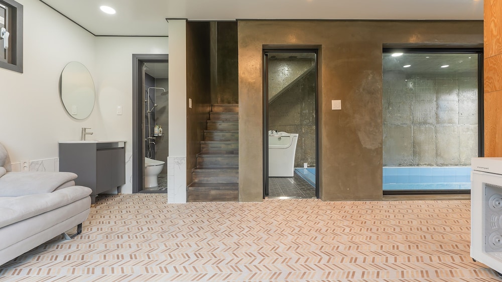 Taean Aloha Oe Pet Pool Villa