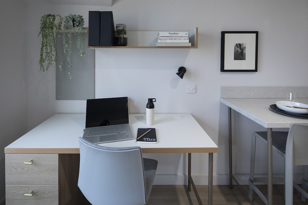 Modern Studios with Kitchen & Ensuite