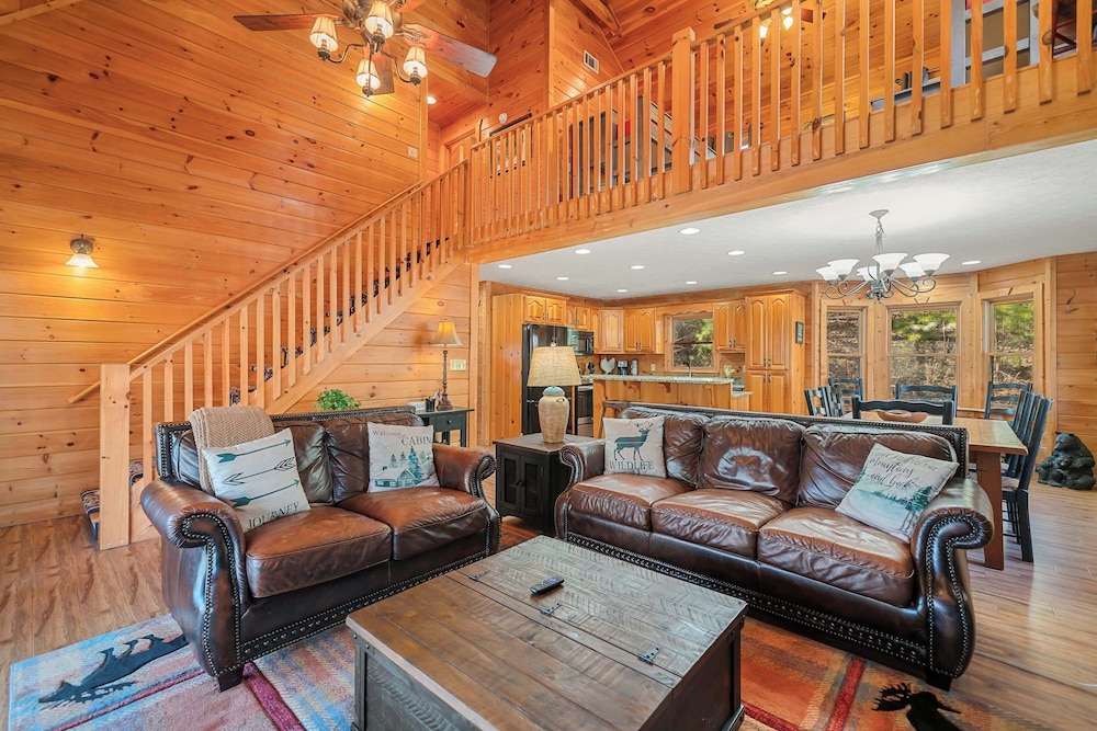 New! Riverfront Retreat Sleeps 12 Ellijay