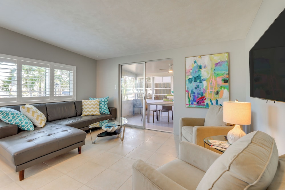 Walk to Beach: Pet-friendly Oasis on Manasota Key!