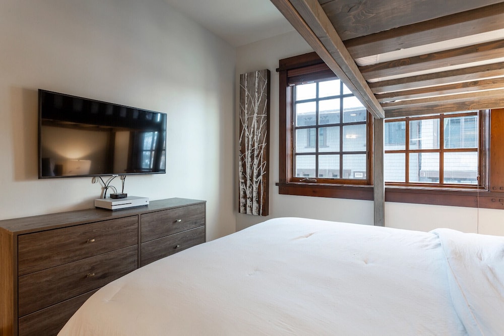Arrowleaf Lodge- Two Bedroom Residence #209 2 Condo