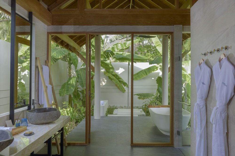 Emerald Faarufushi Resort & Spa