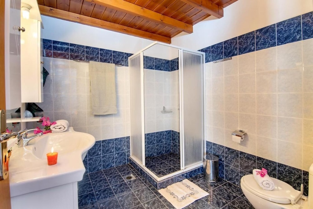 Olympia Paxos Apartment