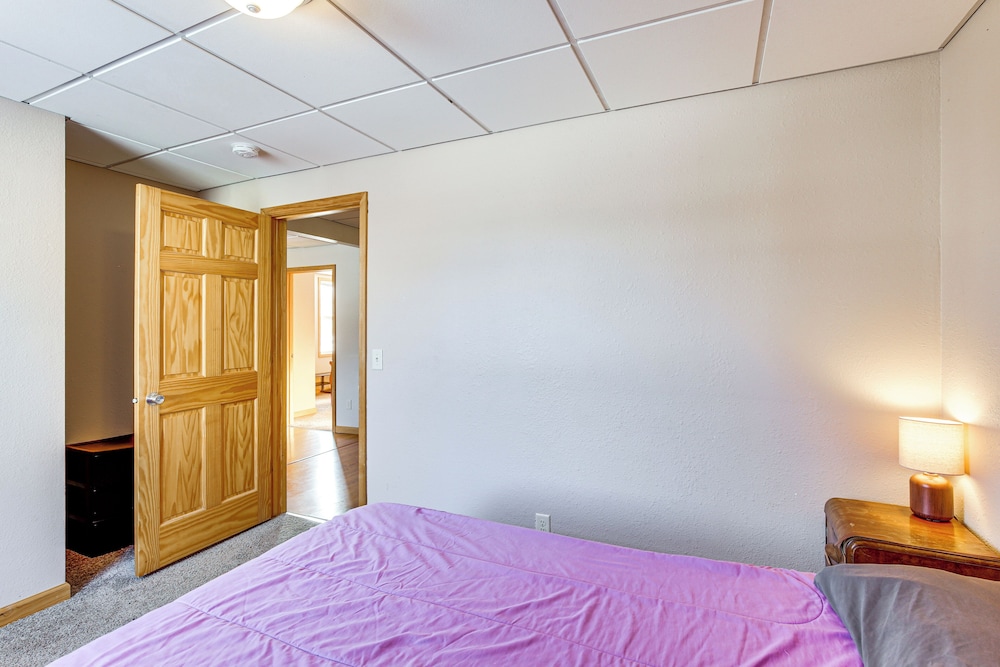 1 Mi to Downtown: Welcoming Winona Duplex