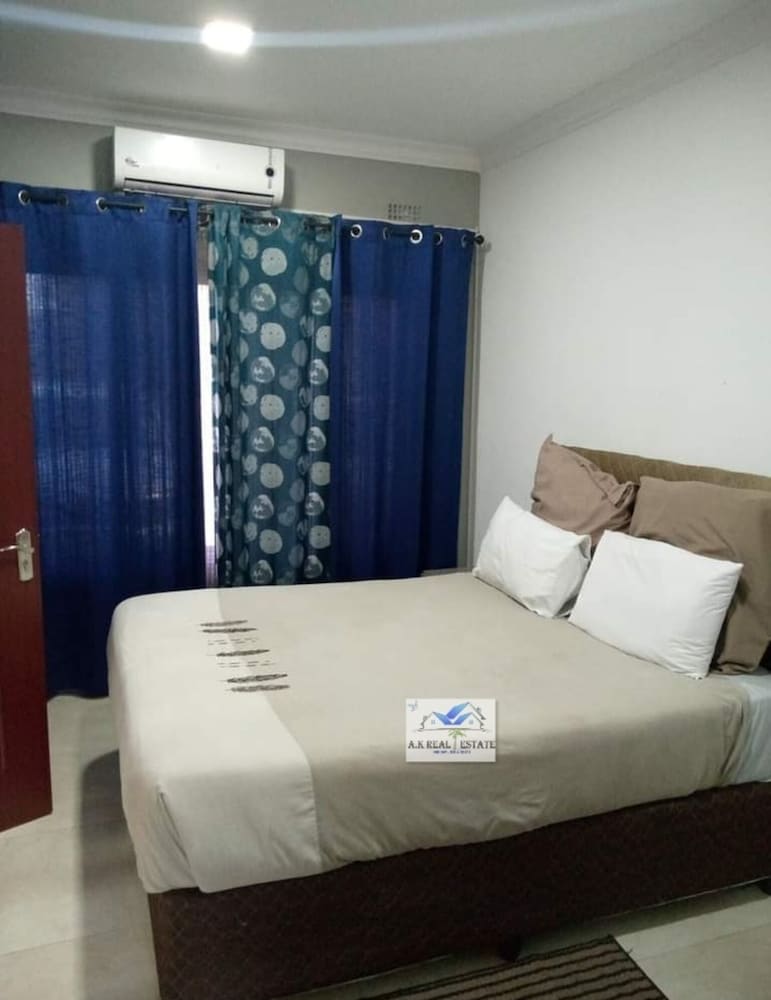 Bedroomed Fully Furnished Apartment Near East Park Mall view 3