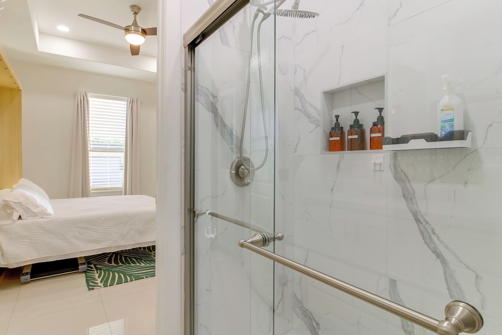 Private Pool & Gym! Winter Escape Near South Padre