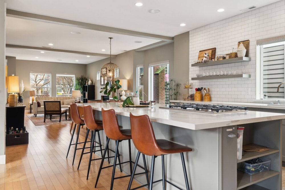 Spacious Family Retreat Media Room & Patio 3 Bedroom Home