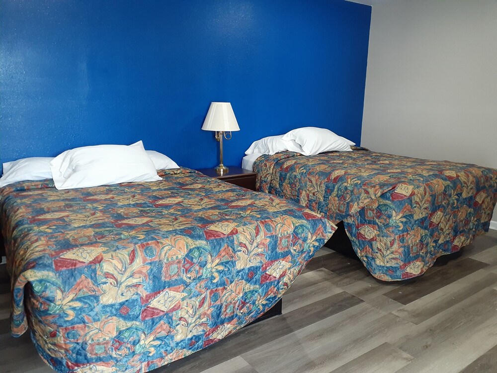 Scenic River Inn Wartburg Hwy 27 view 5