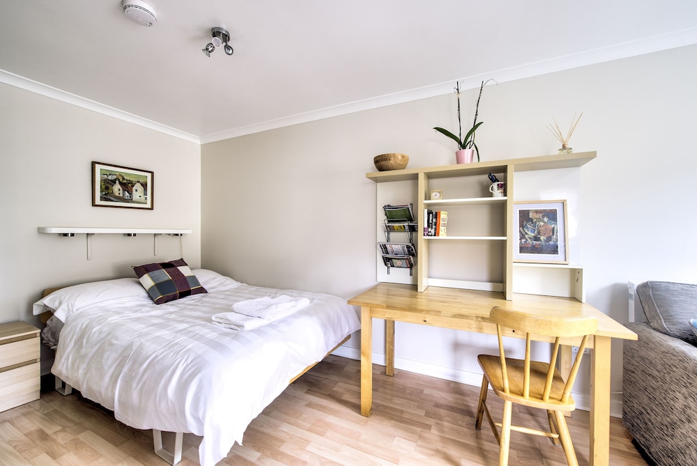 Dean Village Studio Apartment view 3