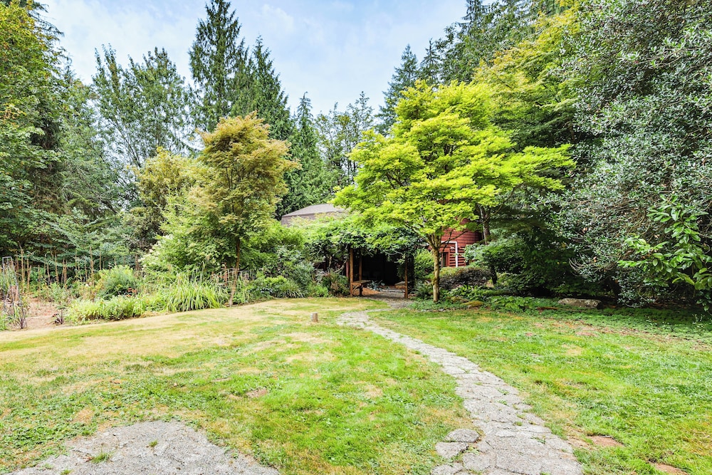 Lake Margaret Access: Boho Log Cabin w/ Backyard
