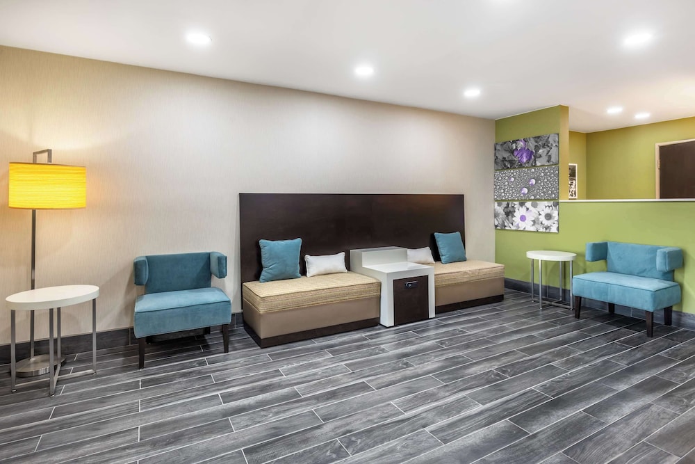 Sleep Inn & Suites Salina I-135 view 3