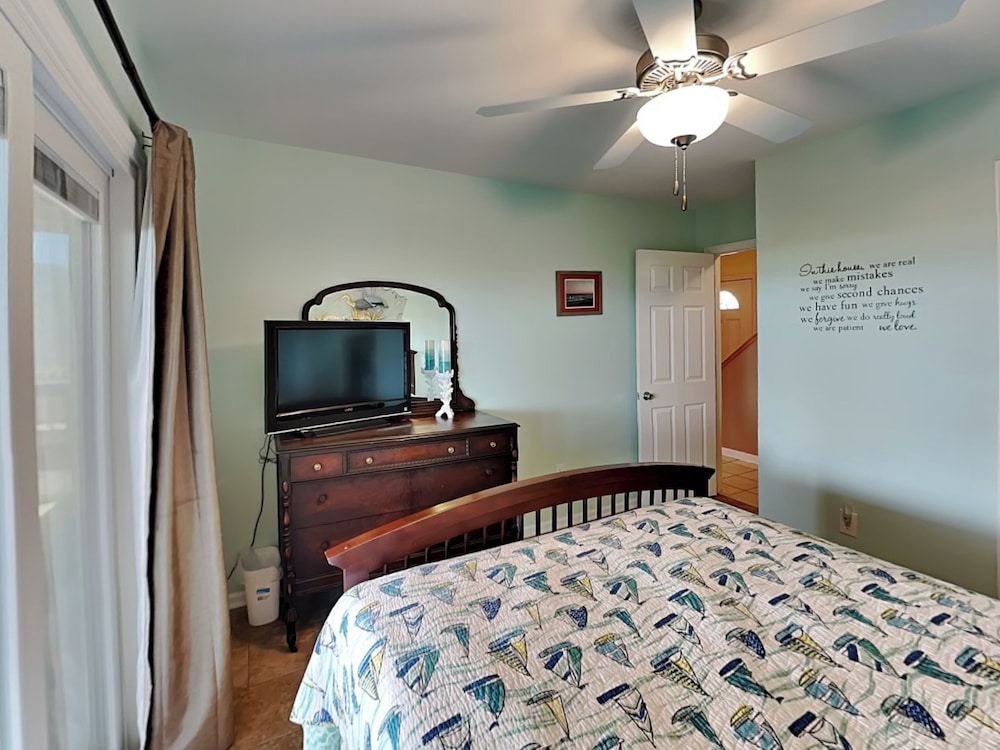 Sunshiny Daze by Topsail Realty