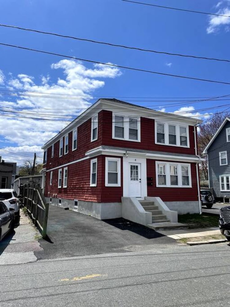 Modern Two Bedroom Condo - Near Boston