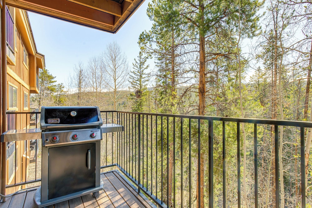 2 Mi to Winter Park Resort: Mtn-view Haven!