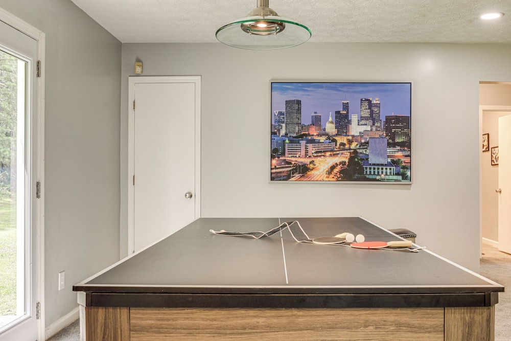Ping-pong & Pool Table: Peaceful Stonecrest Escape