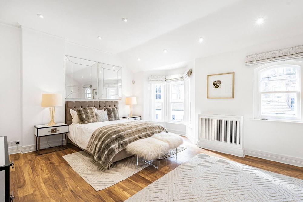 4-bed House Next To Harrods Pont Street Mews