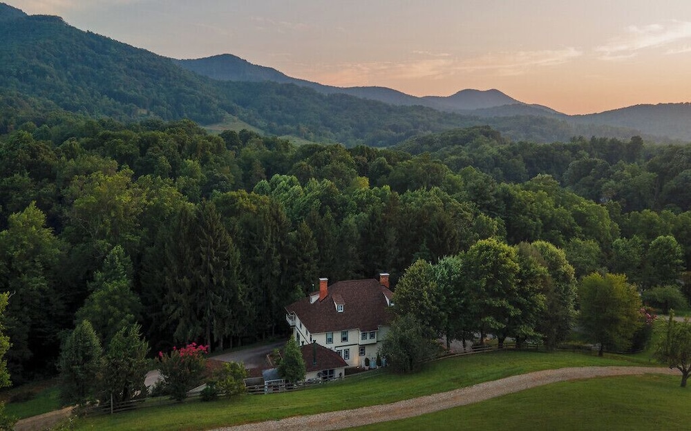 Engadine Inn  Cabins - Property Image 55