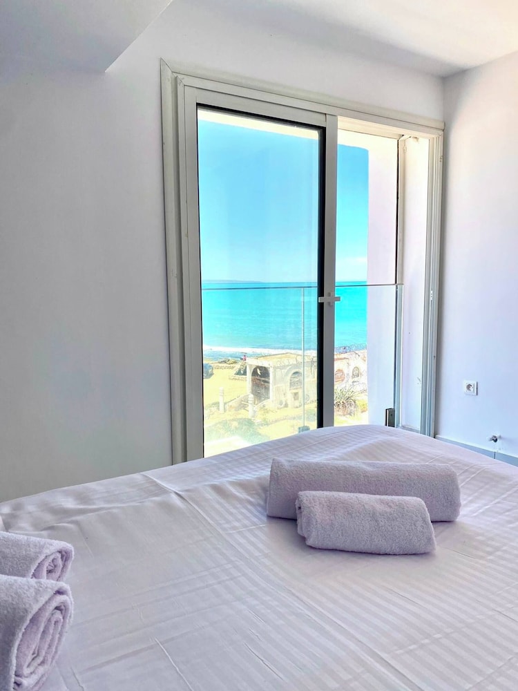 L'onde Turquoise - Apartment With Feet in the Water