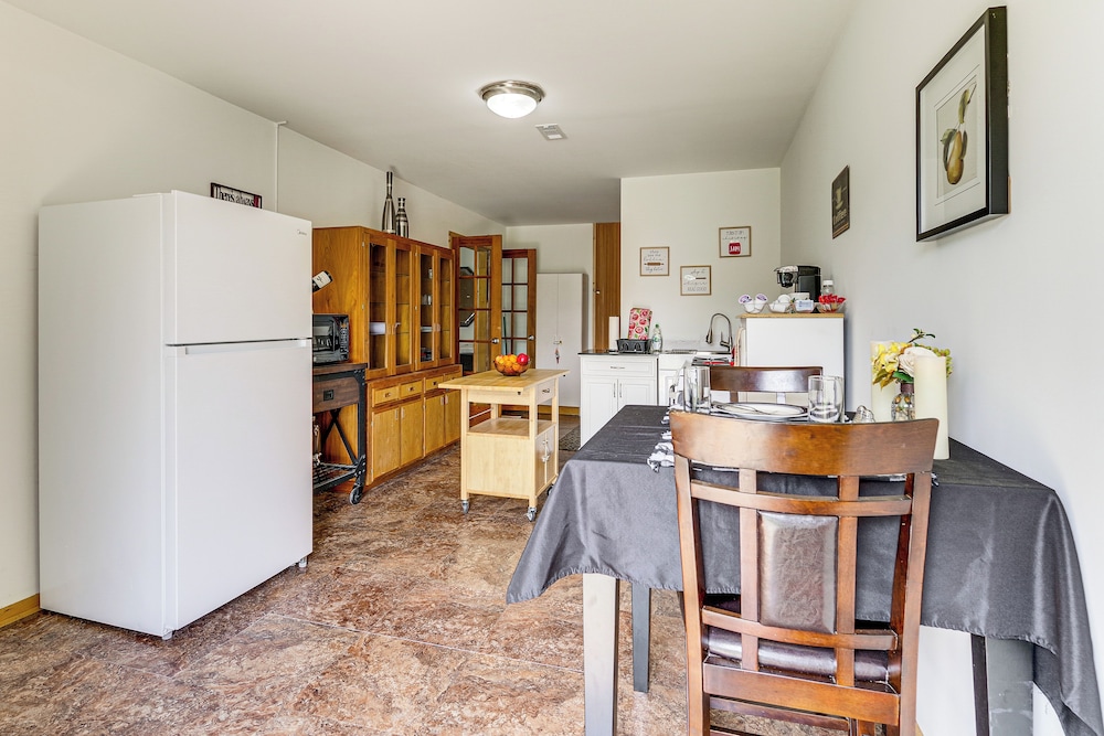 9 Acres, Pick Your Own Apples: Cabin in Arlington!