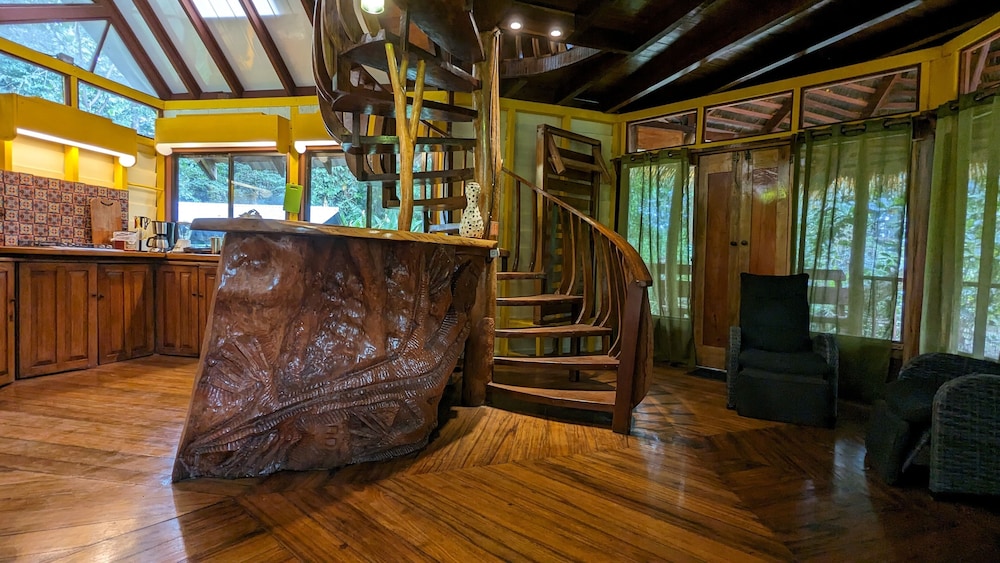 Tree House Beachfront Lodge