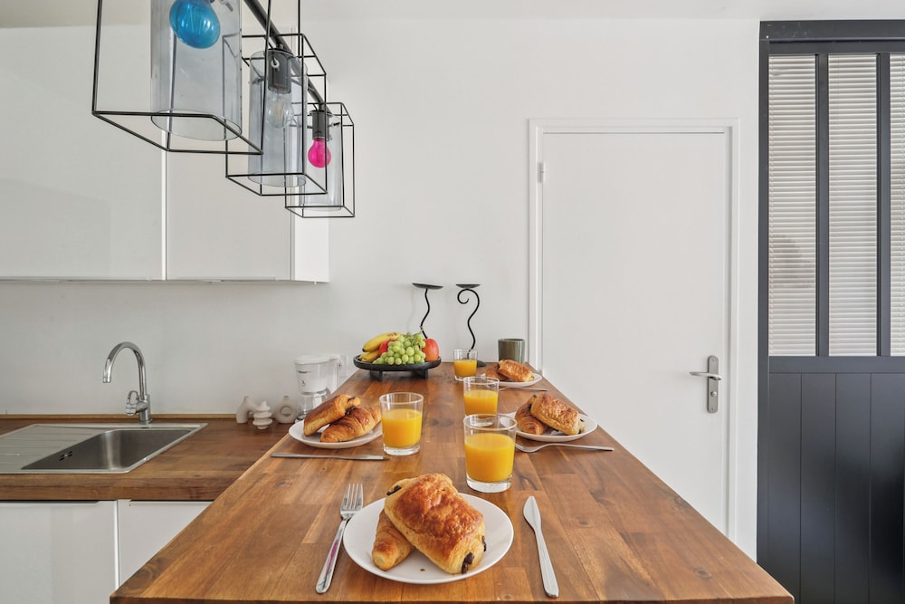 Modern Central Paris Flat by Les Halles