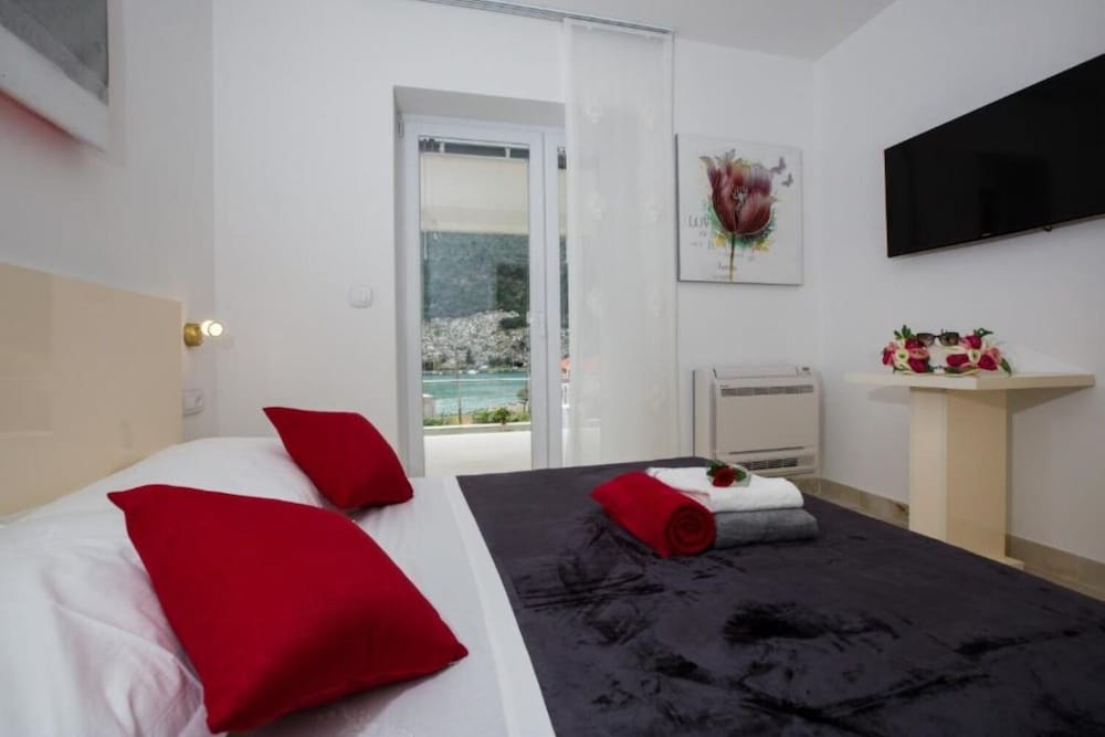 Franco - With sea View and Swimming Pool - H