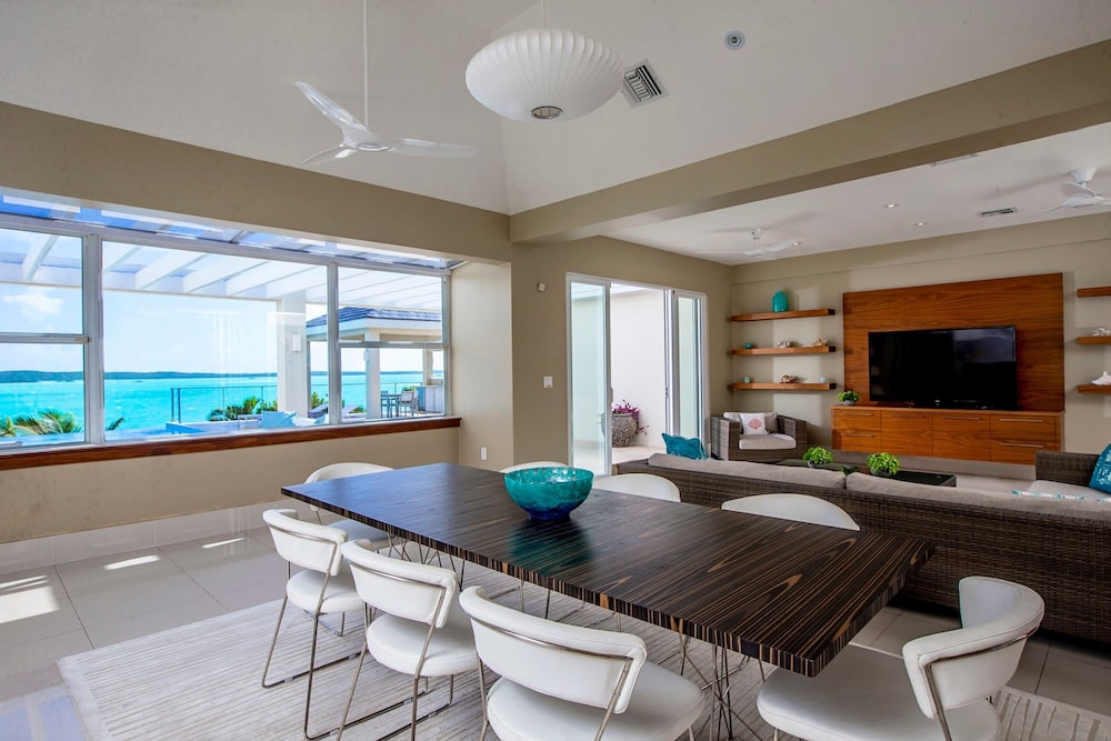 5 BR Waterfront Villa On Chalk Sound Blue Water