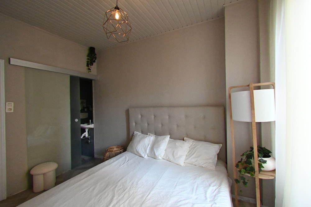 Up too 8- 10 Persons Stay in Antwerp view 5
